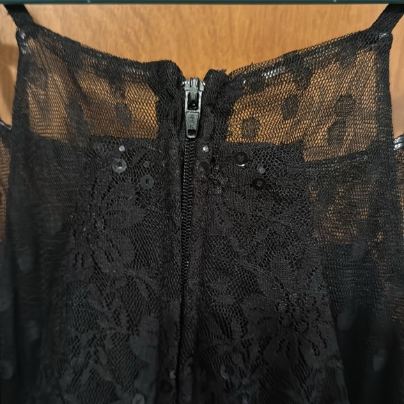 Jodi Kristopher Sequin and Lace Dress - Picture 3 of 6